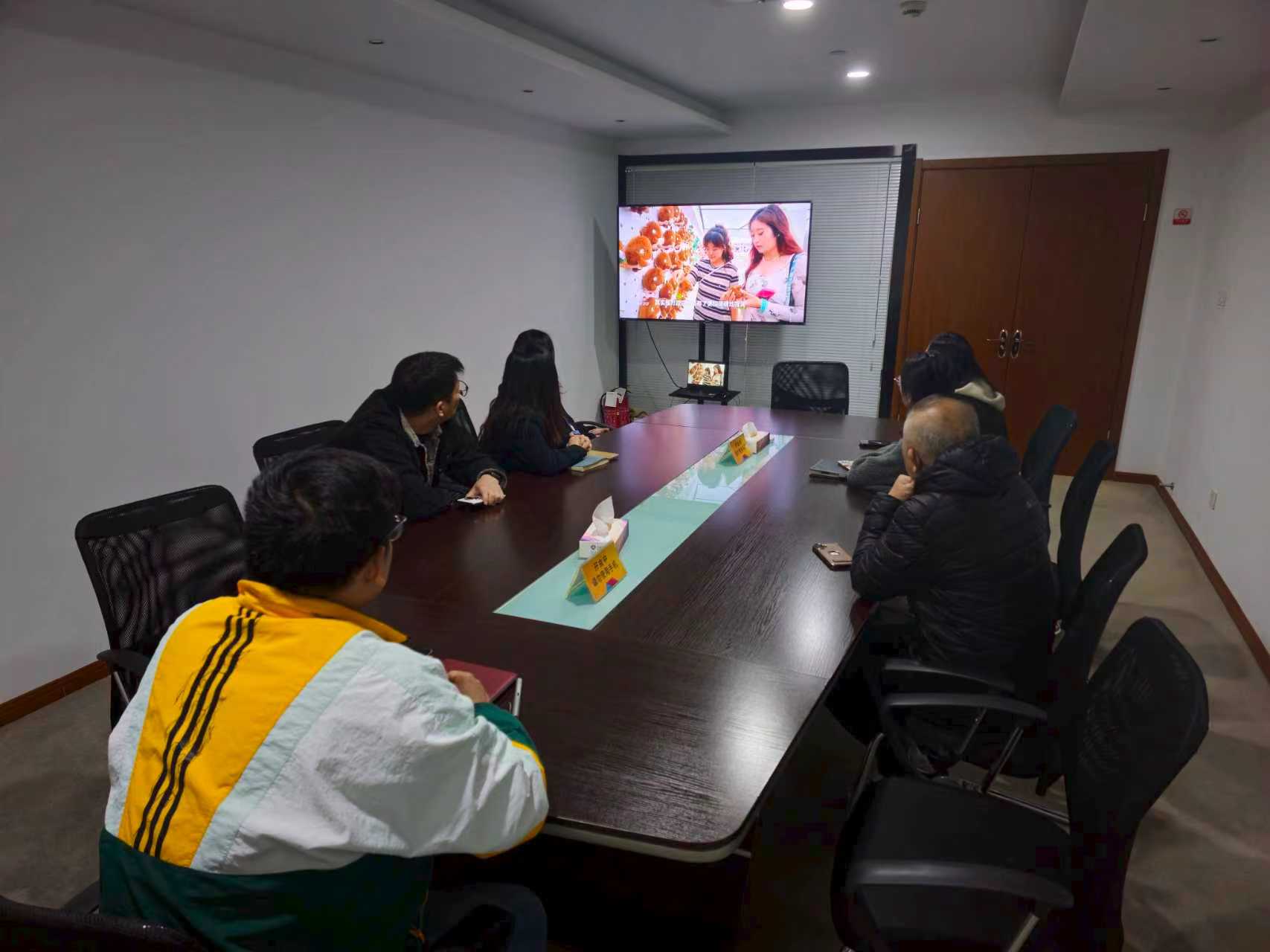 水晶城黨支部開展12月黨員固定活動