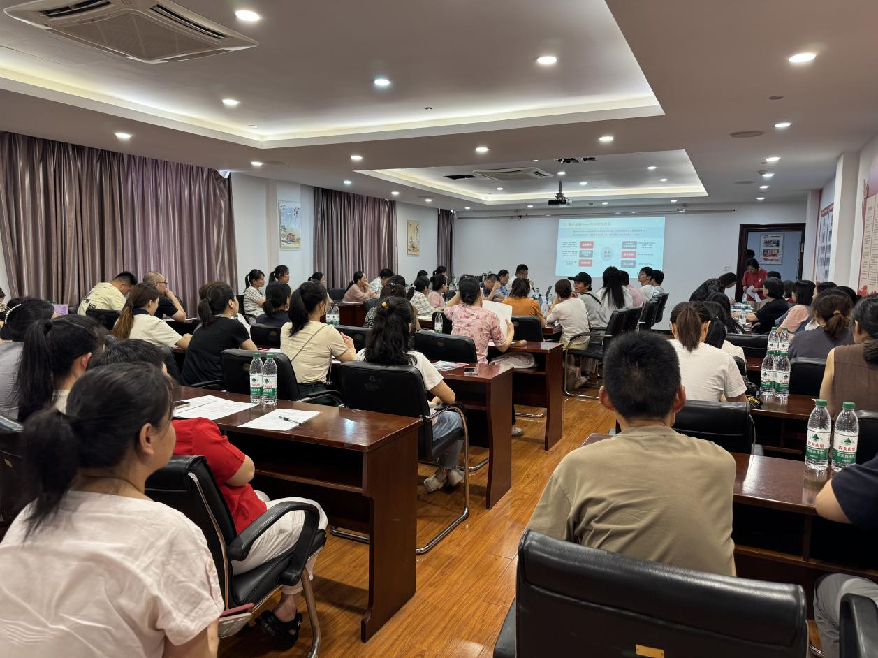 浙商大講堂拱墅站活動在錢江商城舉辦金融賦能與電商指導(dǎo)雙輪驅(qū)動個(gè)體經(jīng)濟(jì)發(fā)展