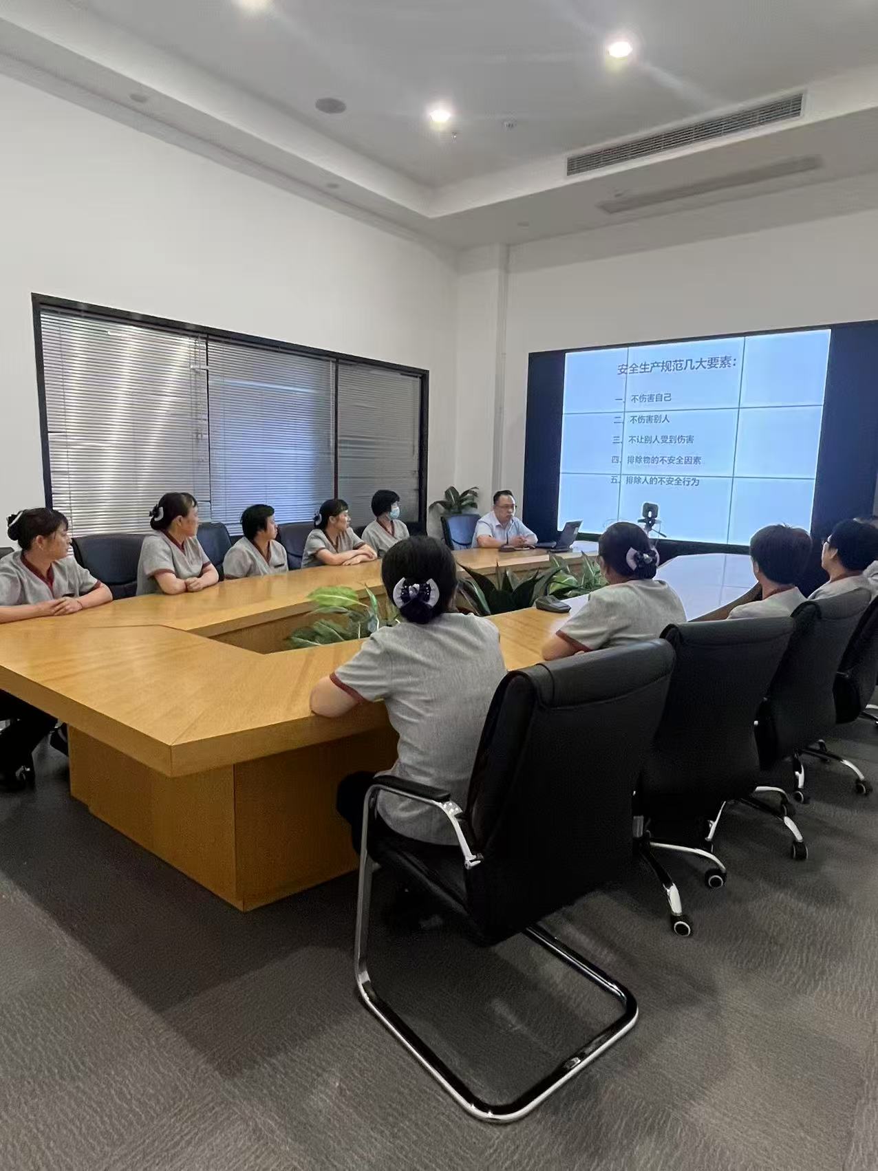 人人講安全，個(gè)個(gè)會應(yīng)急——建華文創(chuàng)集團(tuán)扎實(shí)開展“安全生產(chǎn)月”系列活動(dòng)