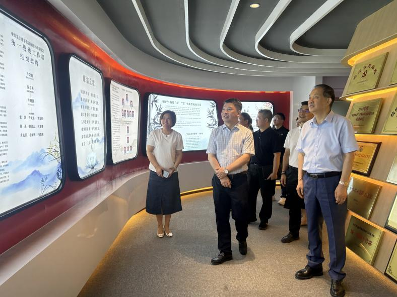 區(qū)領導調研集團兩新黨建工作