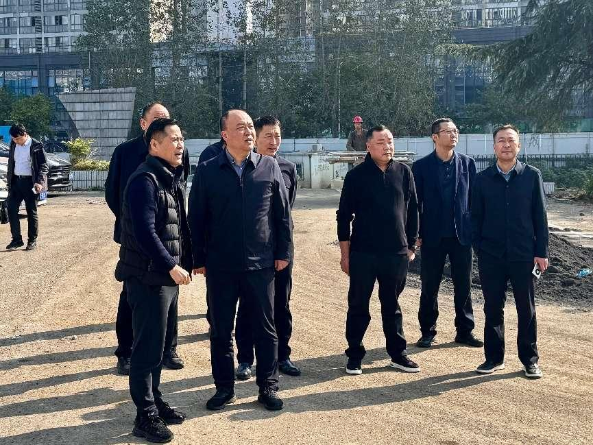 包河區(qū)委副書記、區(qū)長李煒一行蒞臨老廣電355潮流創(chuàng)意社區(qū)調(diào)研