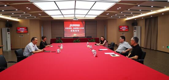 拱墅區(qū)委常委、統(tǒng)戰(zhàn)部長王書評蒞臨集團(tuán)指導(dǎo)