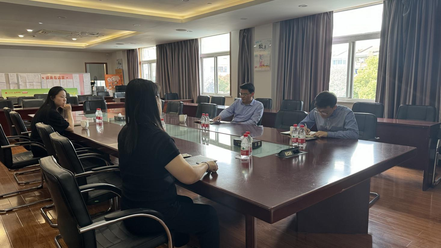 拱墅區(qū)人社局走訪錢(qián)江商城開(kāi)展勞動(dòng)監(jiān)察工作