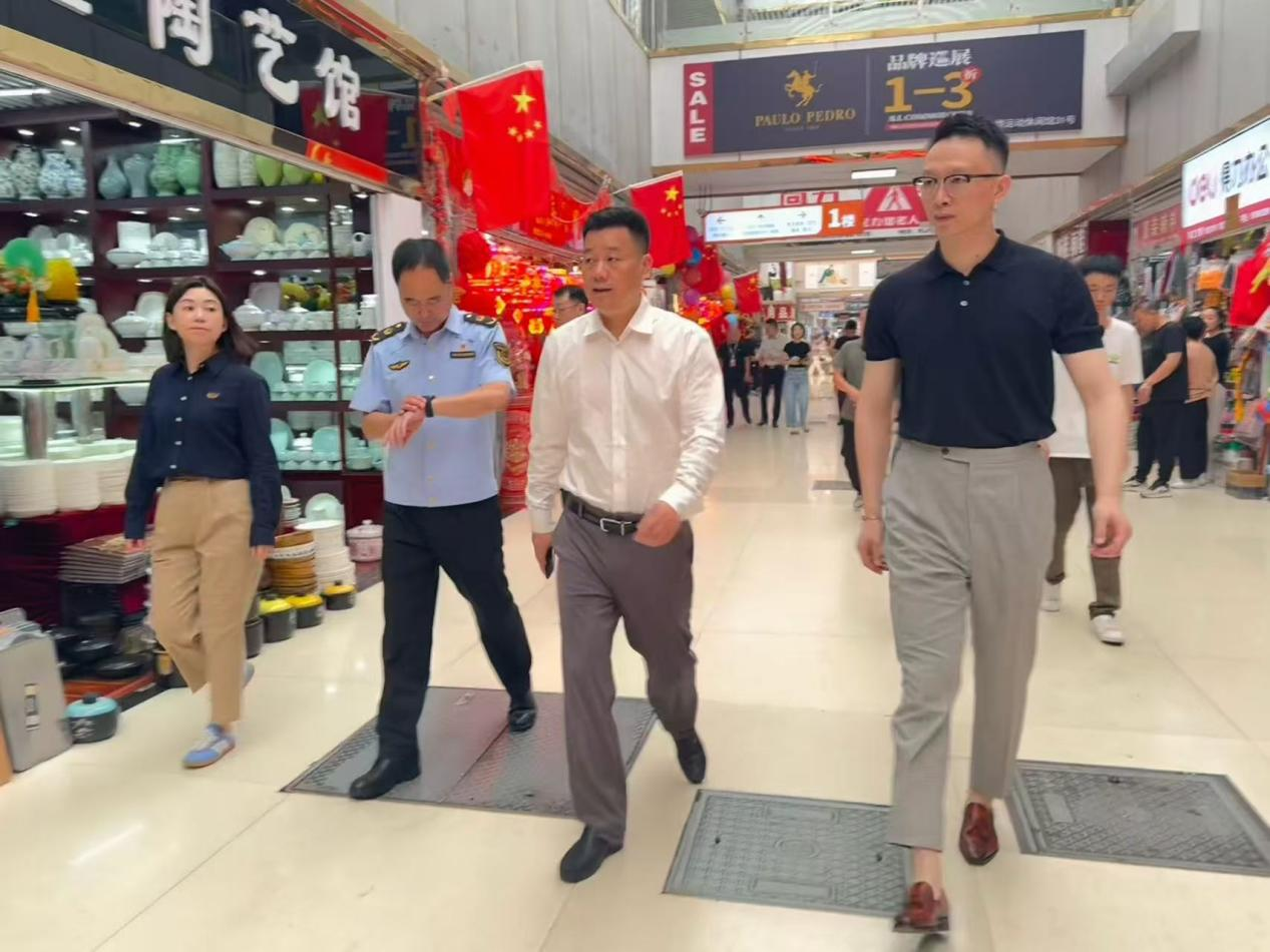 沈建立副區(qū)長(zhǎng)一行赴錢(qián)江商城開(kāi)展節(jié)前消防安全與經(jīng)營(yíng)管理工作檢查指導(dǎo)