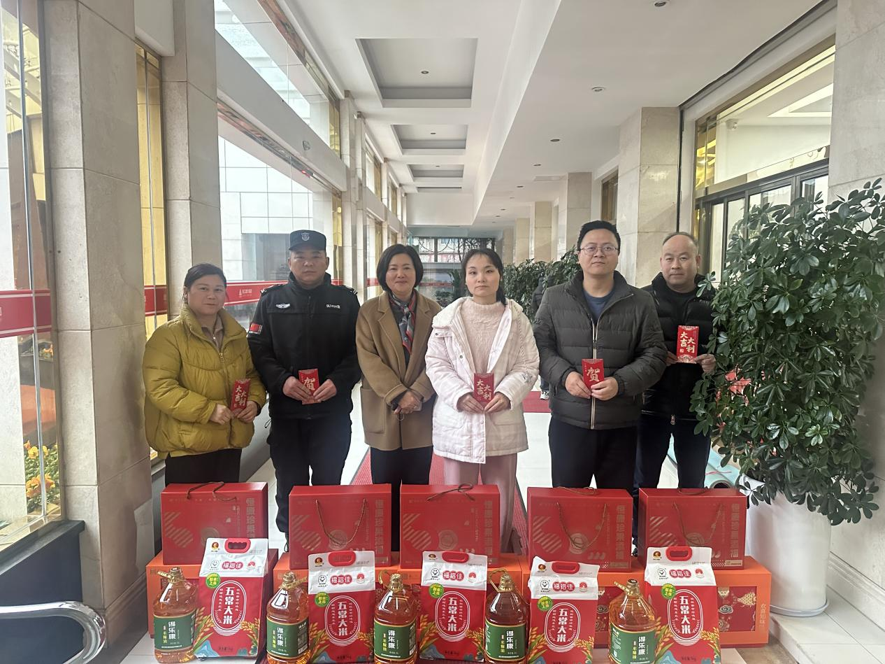 暖冬送關(guān)懷 同心迎新春——集團(tuán)工會(huì)開展新春慰問活動(dòng)