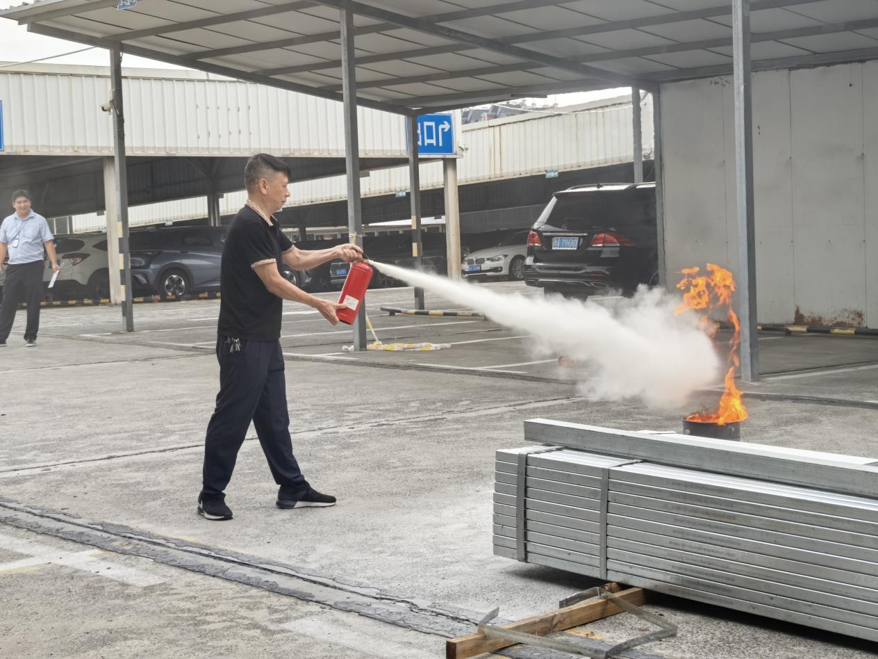 班長(zhǎng)消防實(shí)操考核 筑牢安全生產(chǎn)防線