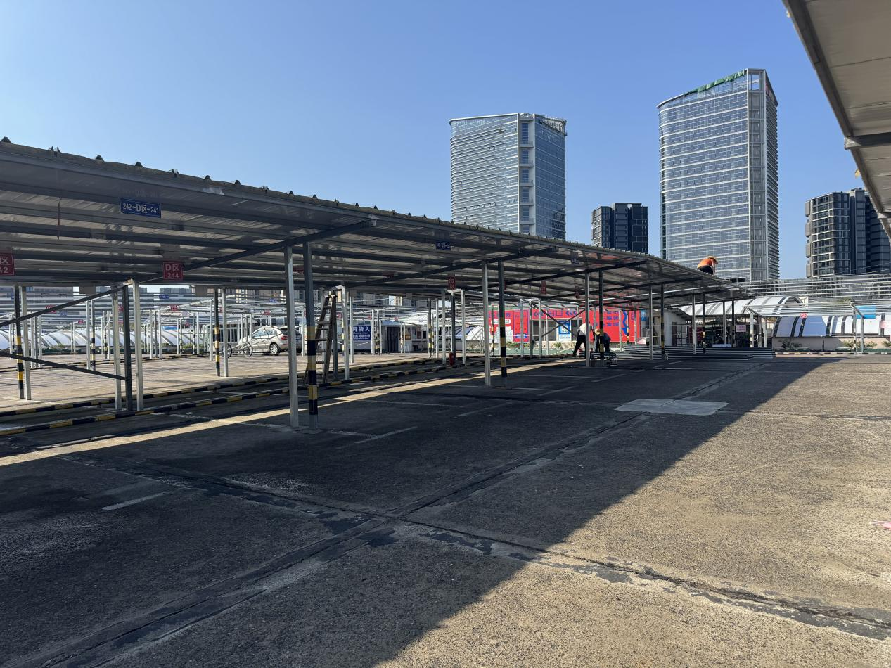 錢江商城車棚 “煥新” 從遮陽網(wǎng)到巖棉瓦楞板的安心之變