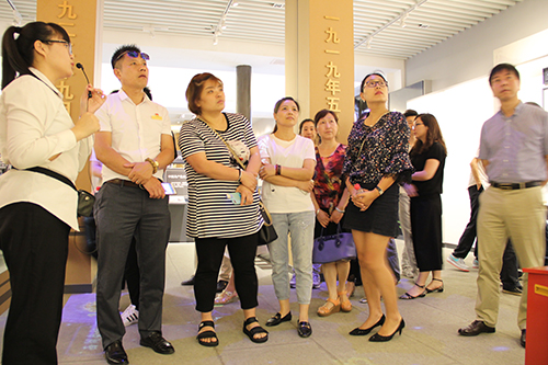 20170616建華文創(chuàng)集團黨總支參觀中國共產黨杭州歷史館 (2).jpg