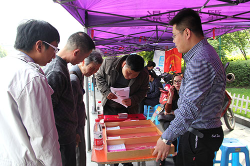 建華文創(chuàng)園黨團(tuán)代表參加“網(wǎng)淘”志愿者活動 (3).jpg